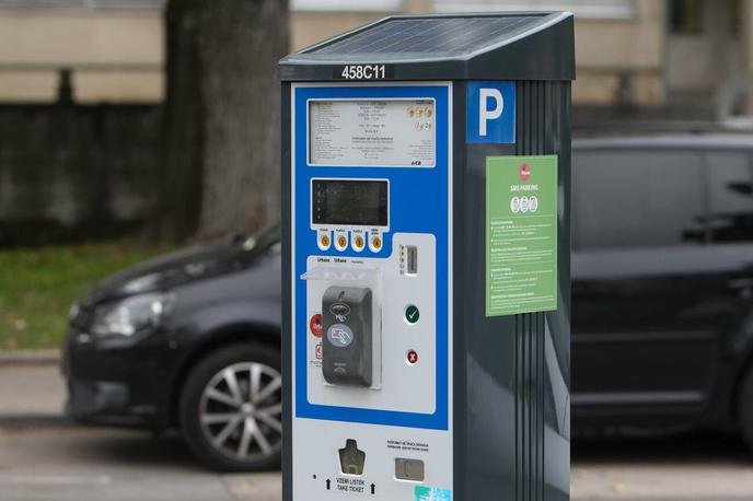 Parkomat | Poleg šest parkomatov jih bodo na območju Šiške postavili še sedem. | Foto Nik Rovan/MOL