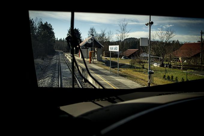 V Velikih Laščah ponosno vztrajajo, da je prva lopata na kočevski progi kopala prav pri njih. | Foto: Ana Kovač