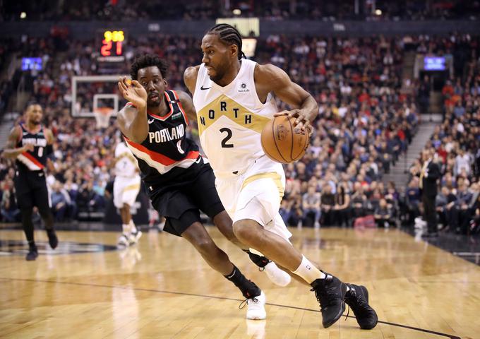 Kawhi Leonard je sekundo in pol pred koncem tekme zadel za zmago Toronta, s katero so končali zmagoviti niz Portlanda. | Foto: Reuters