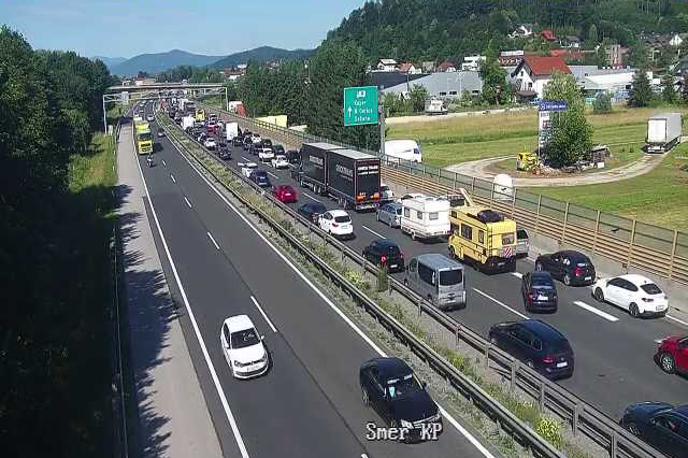 A1/E61/E70, Ljubljana - Koper, priključek Brezovica, vrtljiva kamera | O stanju v prometu bomo sproti obveščali. Na fotografiji A1/E61/E70, Ljubljana–Koper, priključek Brezovica, vrtljiva kamera. | Foto DARS