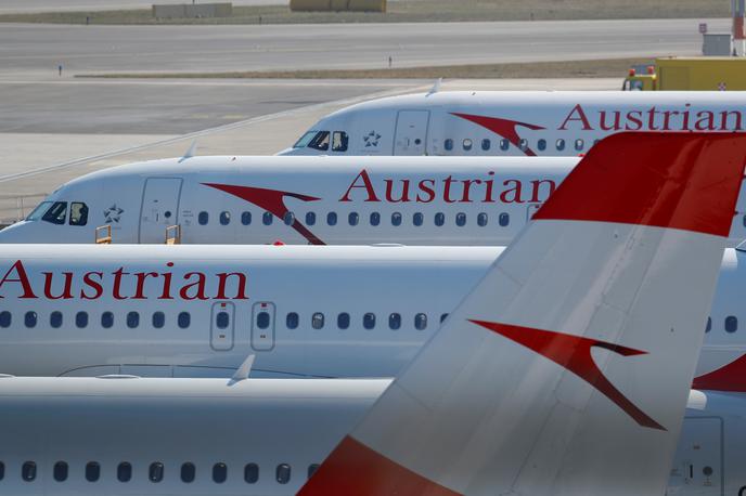 Austrian Airlines | Potniki so bili že na letalu avstrijske družbe Austrian Airlines, ko so uslužbenci letališča na letališki stezi zagledali moškega, ki je tja prišel brez varnostnega pregleda.  | Foto Reuters