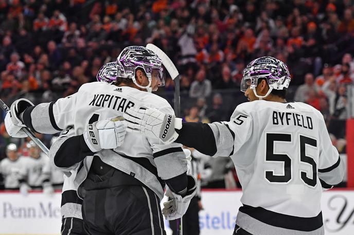 Anže Kopitar Los Angeles Kings | Anže Kopitar in soigralci LA Kings so z začetkom sezone lahko zelo zadovoljni. | Foto Reuters