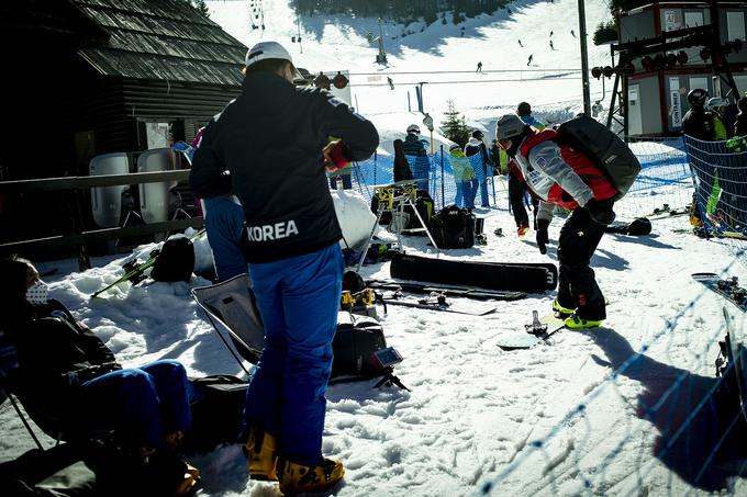 Na Rogli so danes trenirali tudi Korejci.  | Foto: Ana Kovač