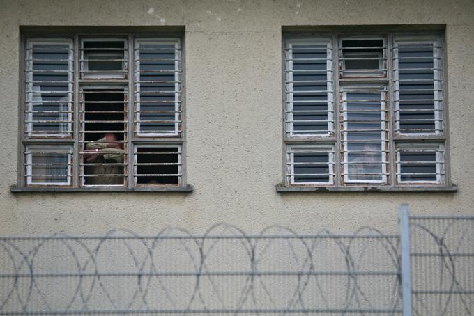 Slovenija se je znašla med državami, v katerih se je glede na leto prej najbolj povečal delež zaprtih tujcev. | Foto: Matjaž Rušt