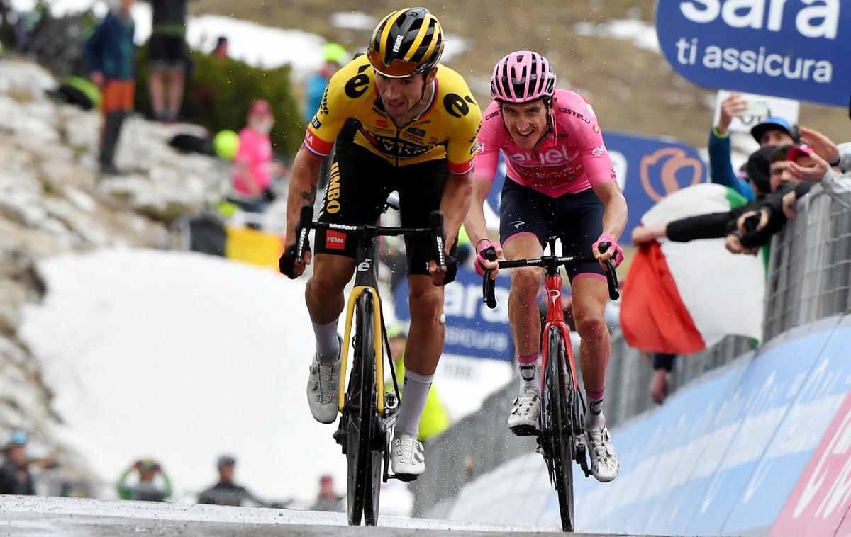 Primož Roglič, Geraint Thomas | Primož Roglič je Geraintu Thomasu na kraljevski etapi odščipnil tri sekunde. | Foto Reuters