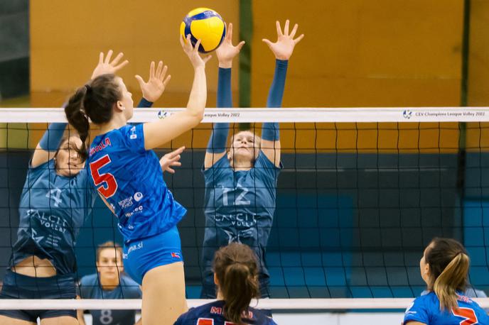 Calcit Volley Sip Šempeter | Kamničanke so doma premagale Šempetranke. Te so sicer prvakinjam zadale edini poraz v letošnjem DP. | Foto Klemen Brumec