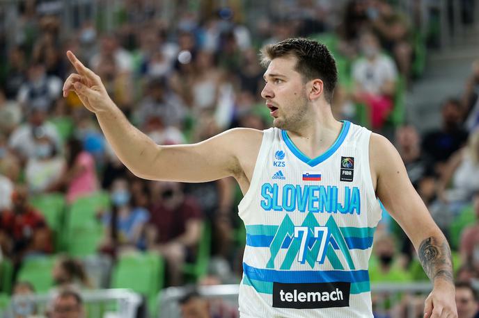 košarka - Slovenija : Hrvaška | Luka Dončić je v središču pozornosti tudi v Litvi, kjer bo Sloveniji poskušal pomagati do uvrstitve na premierne olimpijske igre. | Foto Vid Ponikvar