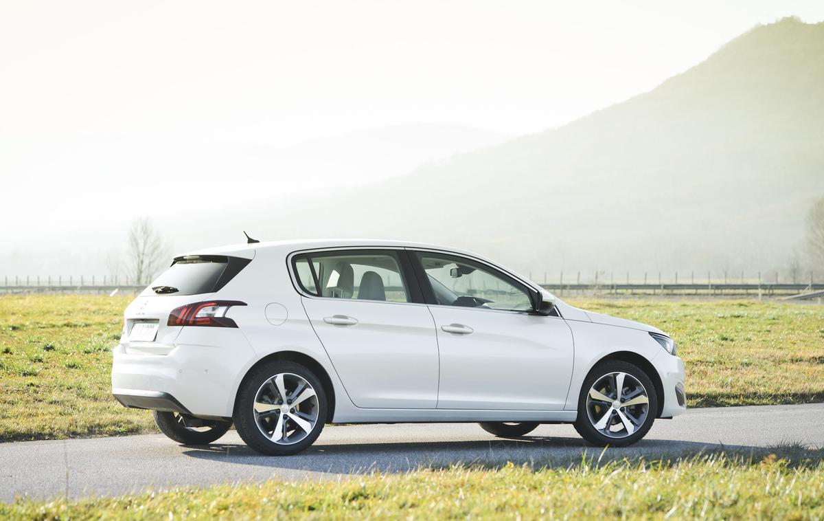 Peugeot 308 1,2 e-THP stop/start allure | Foto Ciril Komotar