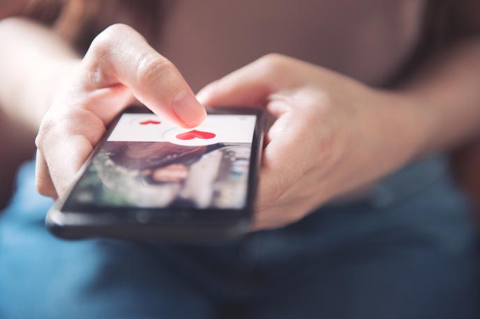 mobilni telefon | V nekaterih azijskih državah so z uporabo mobilnih telefonov uspešno okrepili boj proti epidemiji, a bo za podobne rešitve v Evropski uniji treba tudi dosledno spoštovati striktno evropsko zakonodajo o varovanju osebnih podatkov.  | Foto Getty Images