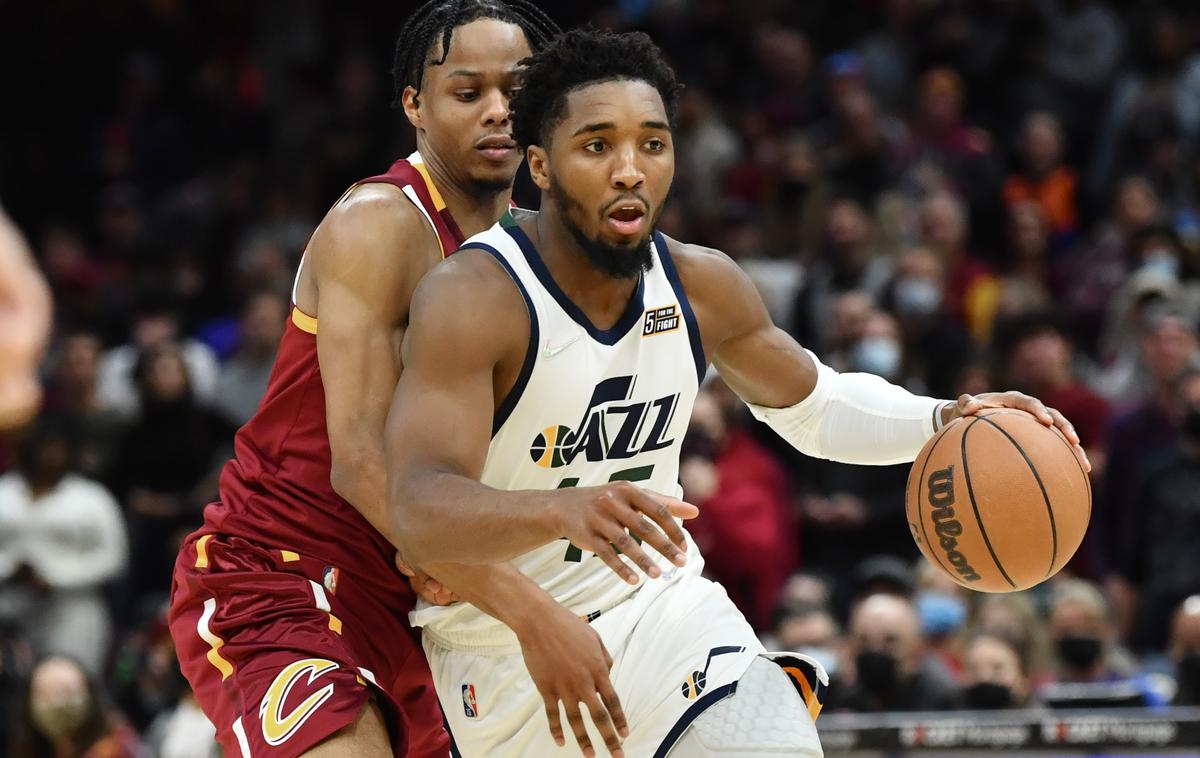 Donovan Mitchell | Donovan Mitchell je na gostovanju v Clevelandu dosegel 35 točk. | Foto Reuters