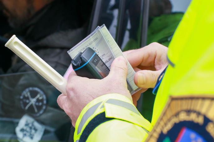 Alkotest | Policisti so voznico z dobrimi tremi promili alkohola v krvi pridržali do streznitve. | Foto STA