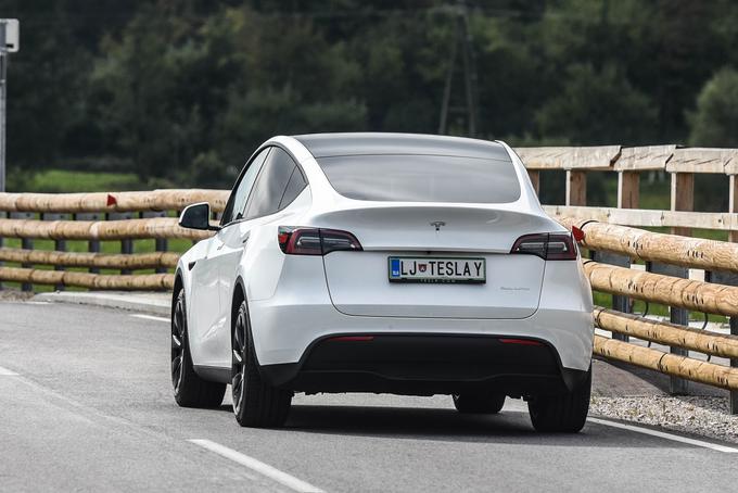 Tesla je lani globalno prodala že skoraj milijon električnih avtomobilov. | Foto: Gašper Pirman