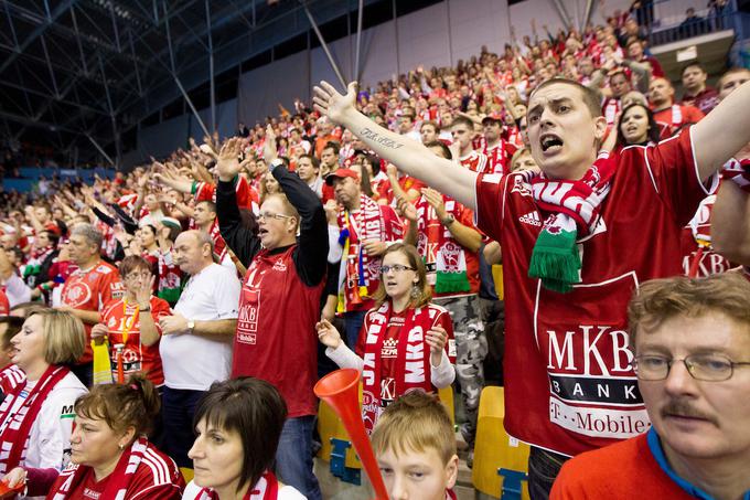 V Celje prihaja ogromno navijačev madžarskega rokometnega velikana. | Foto: Vid Ponikvar