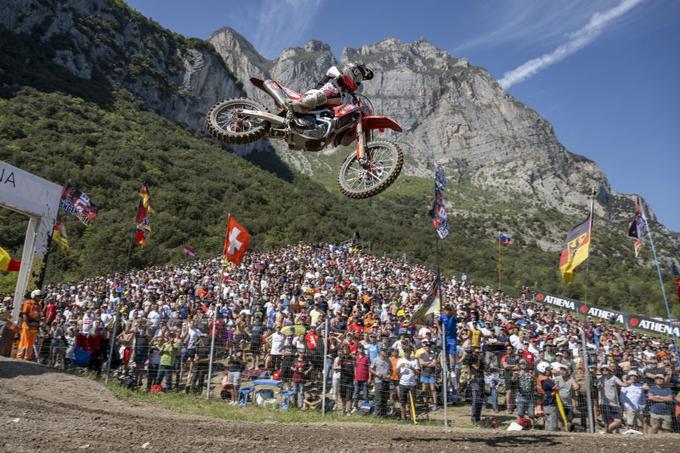 Tim Gajser ima v primerjavi s tekmeci največ rezerve na štartu. A ni vse v dirkaču, temveč tudi v motorju. | Foto: Honda Racing/ShotbyBavo