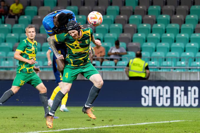 Charles Ikwuemesi je z glavo z vso silo in jezo zadel za zmago z 1:0. | Foto: Matic Klanšek Velej/Sportida