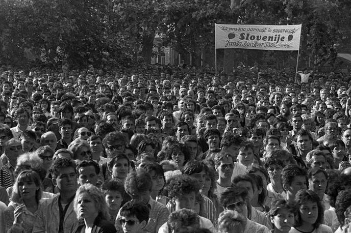 Shod v podporo četverici JBTZ | Foto Tone Stojko, hrani Muzej novejše zgodovine Slovenije