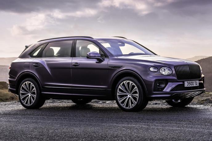 Bentley bentayga | Bentayga predstavlja dobro tretjino vse prodaje Bentleyja, ki je lani znašala 14.659 avtomobilov. V novi različici ima 18 centimetrov daljše medosje, ki tako znaša 3,1 metra. Avtomobil je skupno dolg 5,3 metra. | Foto Bentley