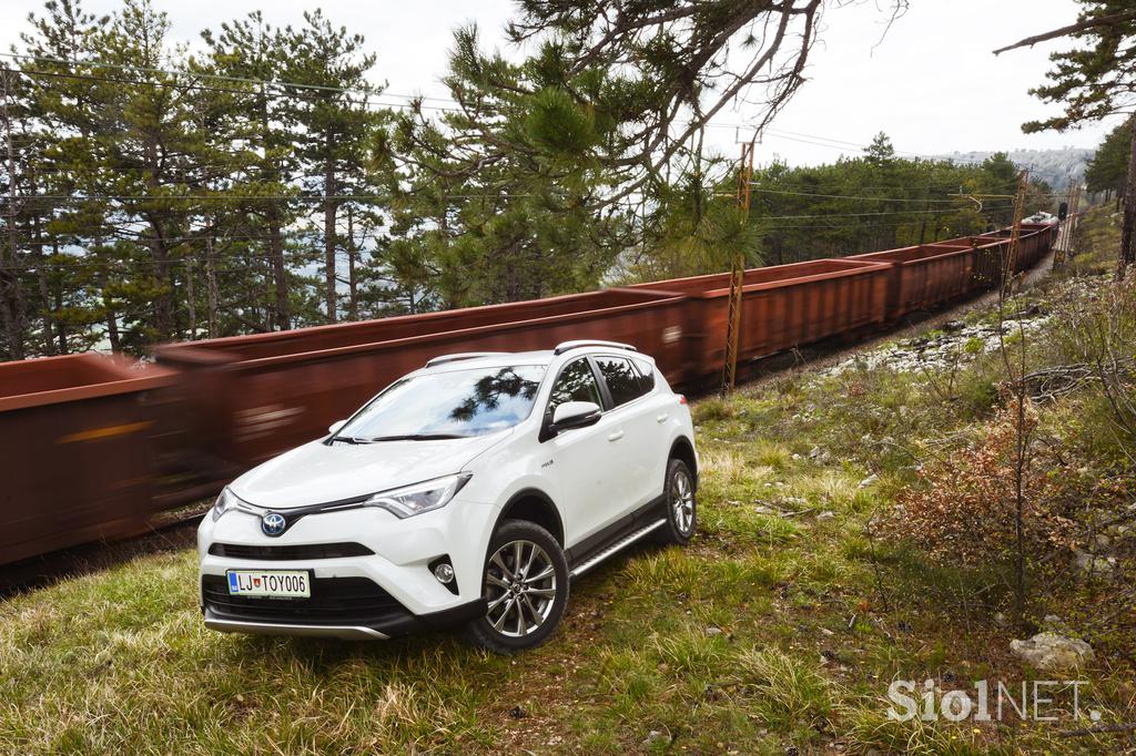 Toyota RAV4 - fotogalerija testnega vozila