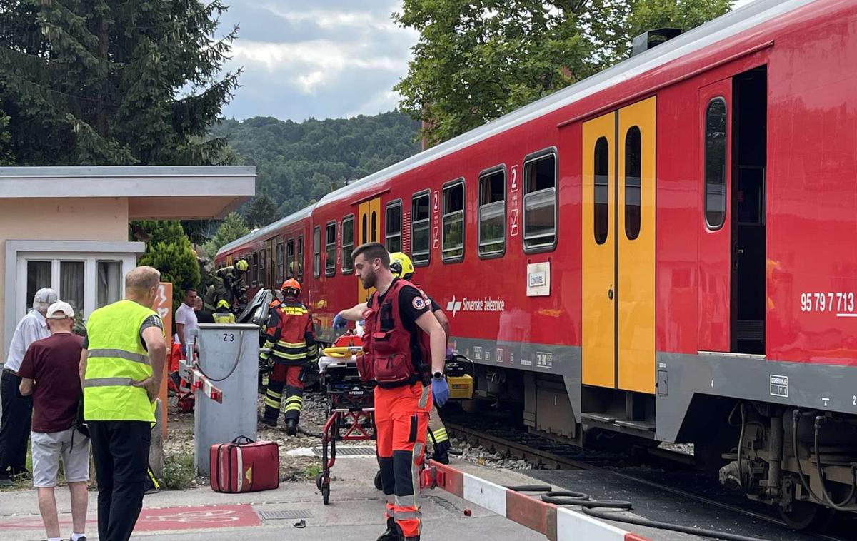 Železniška nesreča | Voznik je na kraju nesreče umrl zaradi poškodb. | Foto STA