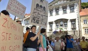 Protestni shod proti gradnji parkirne hiše pod tržnico