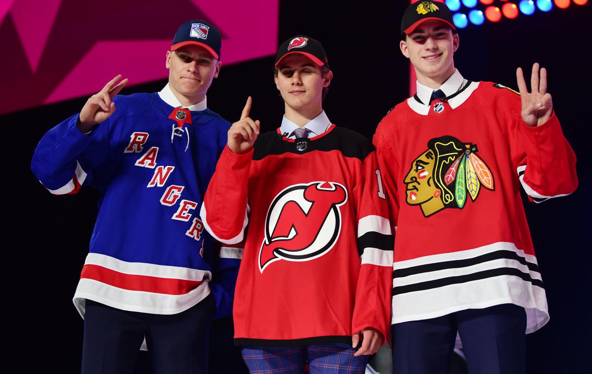 nhl nabor jack hughes | Jack Hughes je v boju za prvi izbor letošnjega nabora lige NHL premagal Kaapa Kakkoja. | Foto Reuters