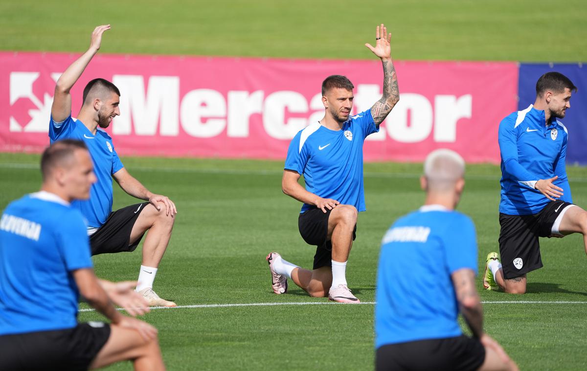 trening slovenske nogometne reprezentance Jan Mlakar | Jan Mlakar in kolegi od srede trenirajo na Brdu pri Kranju. | Foto www.alesfevzer.com