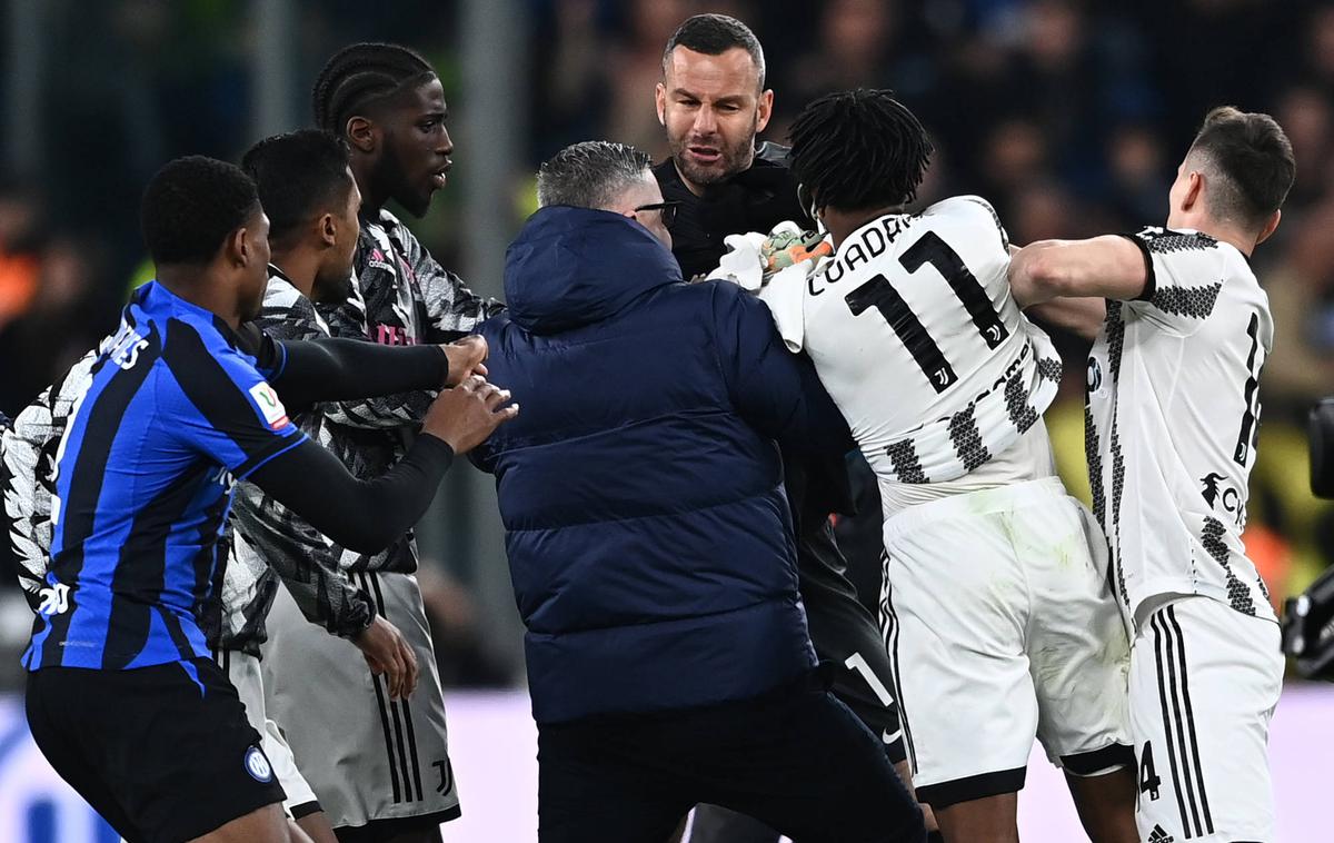 Samir Handanović | Juan Cuadrado je po srečanju v Torinu obračunal s kapetanom Interja Samirjem Handanovićem. Oba sta prejela rdeči karton. | Foto Guliverimage