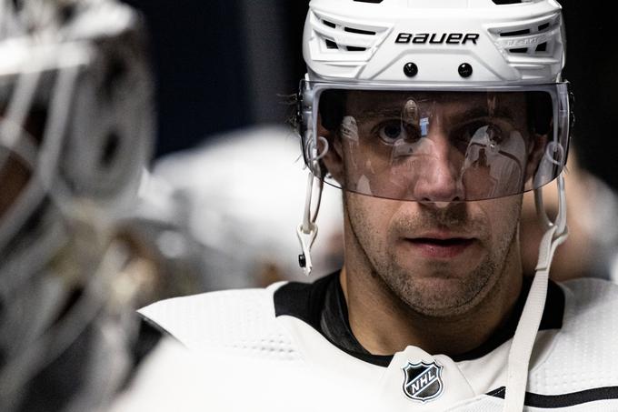 Kopitar je na tekmi lige NHL prvič dosegel štiri zadetke 22. marca 2018 proti Coloradu (7:2), slabih pet let pozneje pa podvig ponovil proti Winnipegu. V karieri je dosegel vsaj dva zadetka na 44 tekmah. Kopitar je drugi najboljši strelec kraljev v tej sezoni. Vsega skupaj je zbral 57 točk, od tega 24 golov in 33 asistenc. Boljši od Hrušičana je pri kraljih le Kevin Fiala s 64 točkami (21 goli, 43 asistencami). | Foto: Reuters