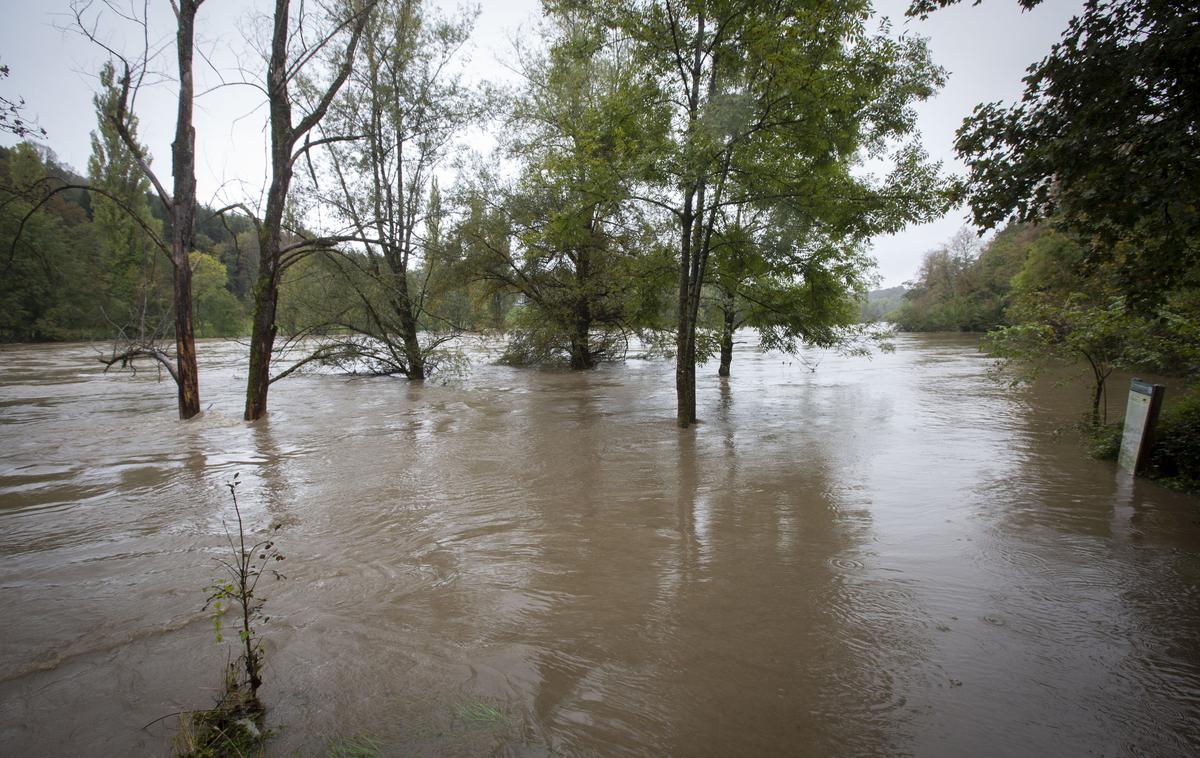 Reka Kolpa poplavlja. Poplave. | Foto Bojan Puhek