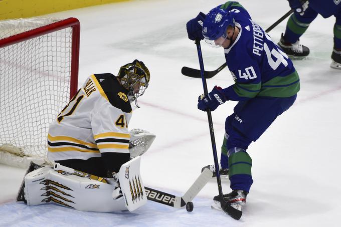 Vodilno moštvo lige, Boston, je prejelo kar devet zadetkov. | Foto: Reuters