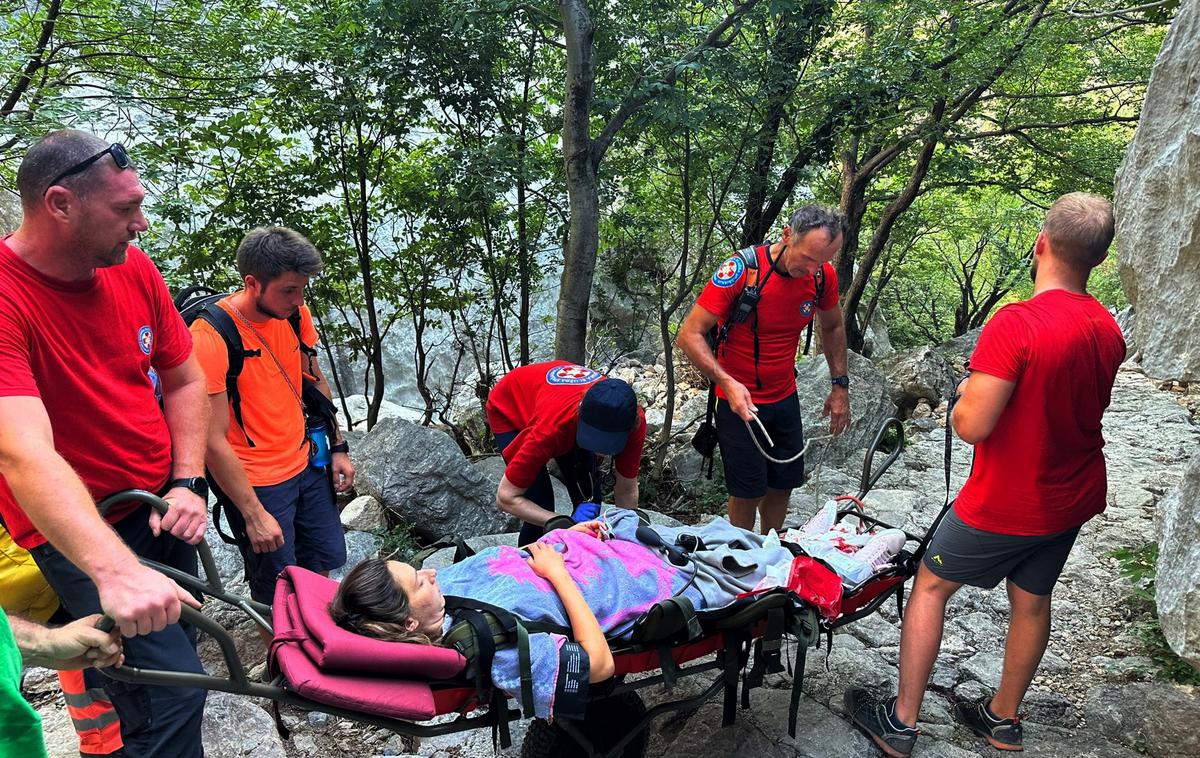 Paklenica, porod | V intervenciji v Paklenici je v soboto sodelovalo sedem članov ekipe, ekipa nujne medicinske pomoči in zdravnica.  | Foto Hrvaška gorska reševalna služba