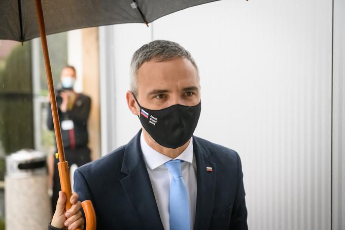 Minister za delo, družino, socialne zadeve in enake možnosti Janez Cigler Kralj je na vladni novinarski konferenci poudaril, da interpelacije ne more komentirati, ker njene vsebine še ne pozna. | Foto: STA ,