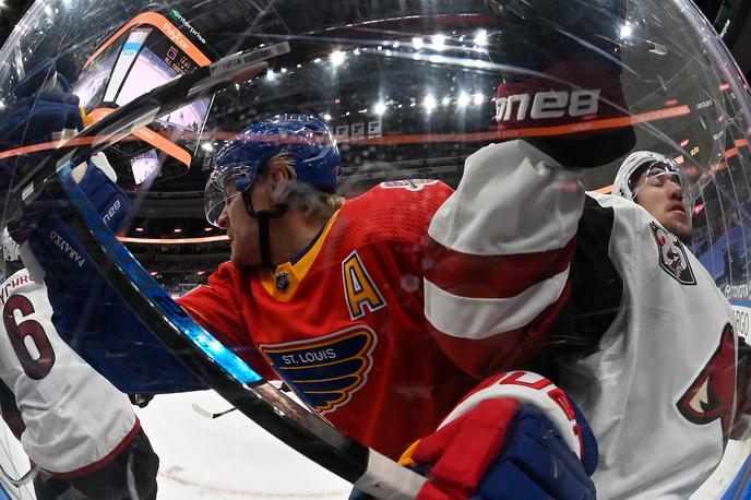 Arizona St. Louis | Hokejisti Arizone so stisnili tekmece St. Louis Blues v "kot". | Foto Guliverimage