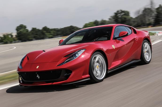 ferrari 812 superfast | Eden izmed udeleženih avtomobilov v nesreči je bil tudi ferrari 812 superfast, ki ga poganja 6,5-litrski motor V12.  | Foto Ferrari