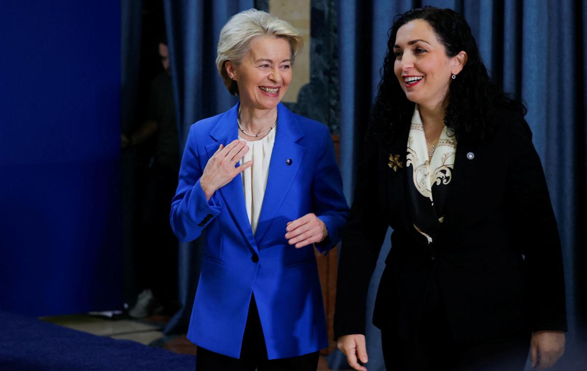 Ursula von der Leyen, Vjosa Osmani | Ursula von der Leyen je pozdravila dogovor, ki umika omejitve pri izvozu srbskih izdelkov na Kosovo, ki sta ga Priština in Beograd dosegla pred dvema tednoma. Pozdravila je tudi uvedbo brezvizumskega režima z Evropsko unijo. Predsednica Vjosa Osmani pa je pozvala k hitri odpravi ukrepov, ki jih je EU v zadnjih mesecih sprejela proti Kosovu. | Foto Reuters