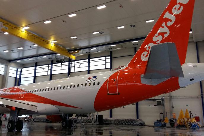 Letalo letalskega prevoznika easyJet Europe na ljubljanskem letališču | Foto Adria Tehnika