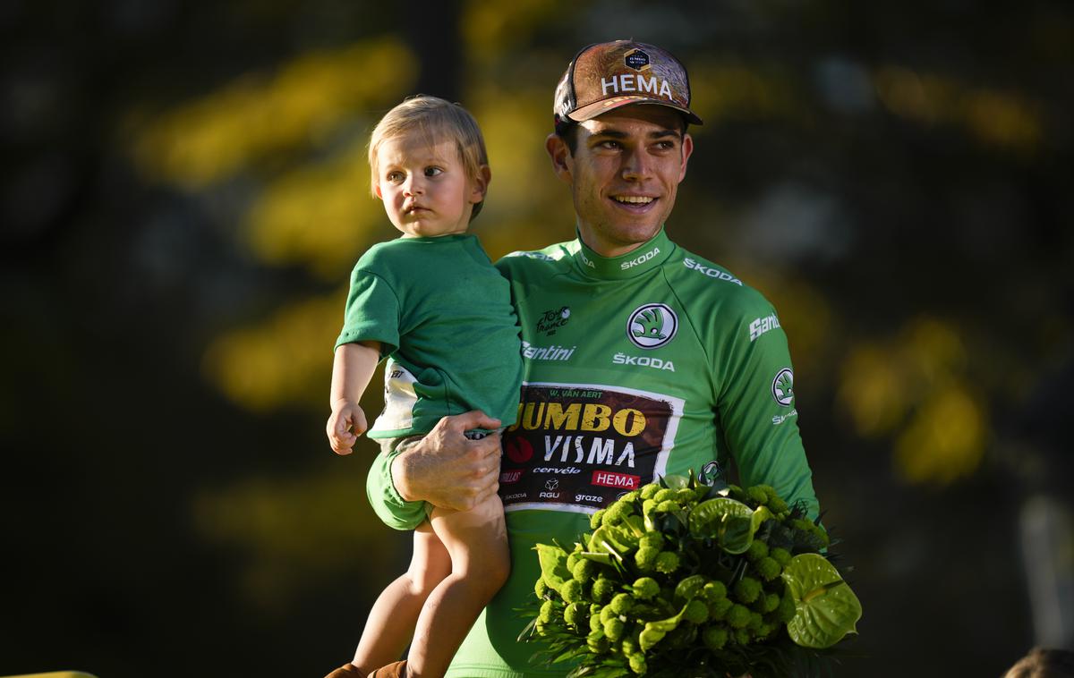 Wout Van Aert sin George 2022 | Belgijski kolesar Wout Van Aert se je med letošnjo Dirko po Franciji razveseli rojstva drugorojenca. Na fotografiji: lani na zaključku Toura v Parizu s sinom Georgom. | Foto Guliverimage