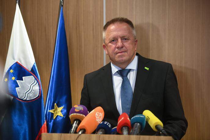 Zdravko Počivalšek | Gospodarski minister Zdravko Počivalšek je zavrnil očitke, da je posredoval pri poslu podjetja Remont v UKC Ljubljana. | Foto STA