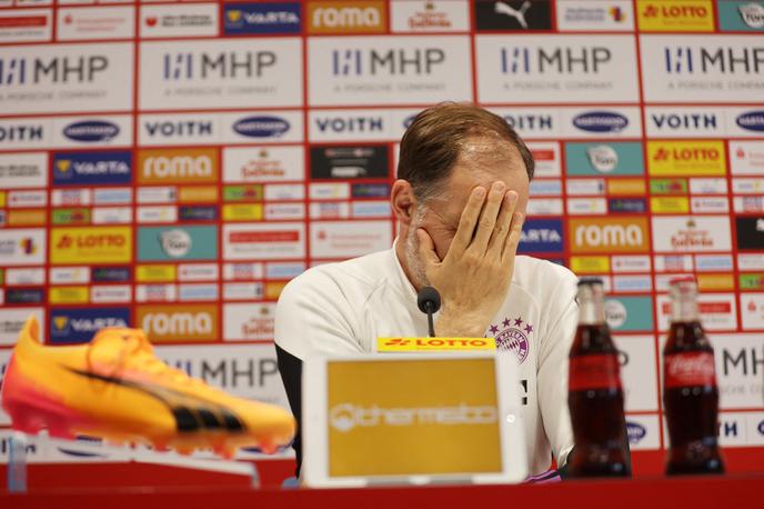 Thomas Tuchel | Thomas Tuchel se je po kolapsu v drugem polčasu lahko samo držal za glavo. | Foto Reuters