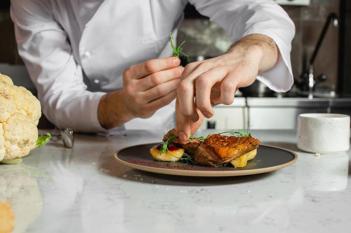 Chef, kuhanje, restavracija | Netflix bo v Los Angelesu odprl pop-up restavracijo Netflix Bites, kjer bodo kuhali chefi iz njihovih priljubljenih kuharskih oddaj. (Fotografija je simbolična.) | Foto Shutterstock