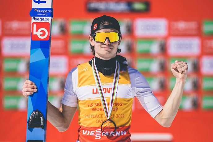 Planica nedelja | Marius Lindvik je v nedeljo z dvema dolgima poletoma in osebnim rekordom (245,5 metra) skočil na tretje mesto skupne razvrstitve. | Foto Grega Valančič/Sportida