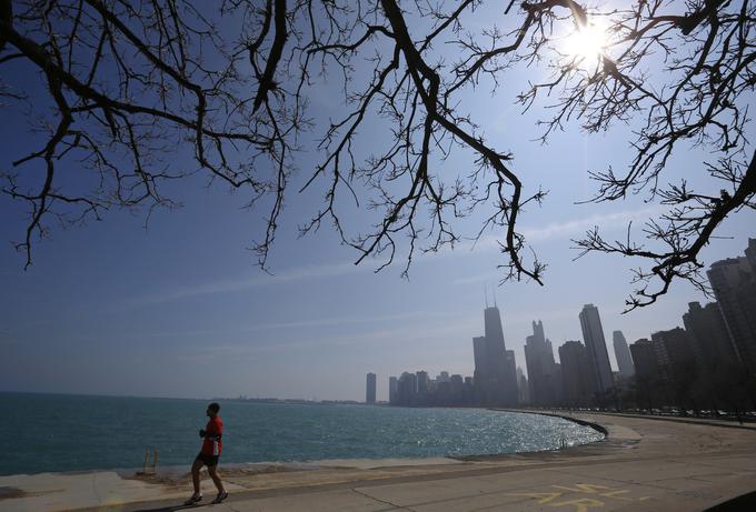 Chicago leži ob jugozahodni obali Michiganskega jezera. | Foto: Reuters