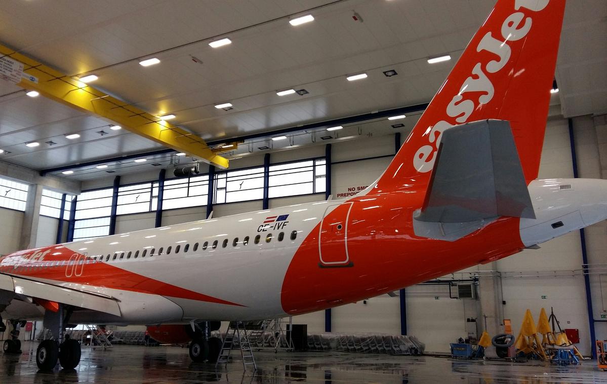 Letalo letalskega prevoznika easyJet Europe na ljubljanskem letališču | Foto Adria Tehnika