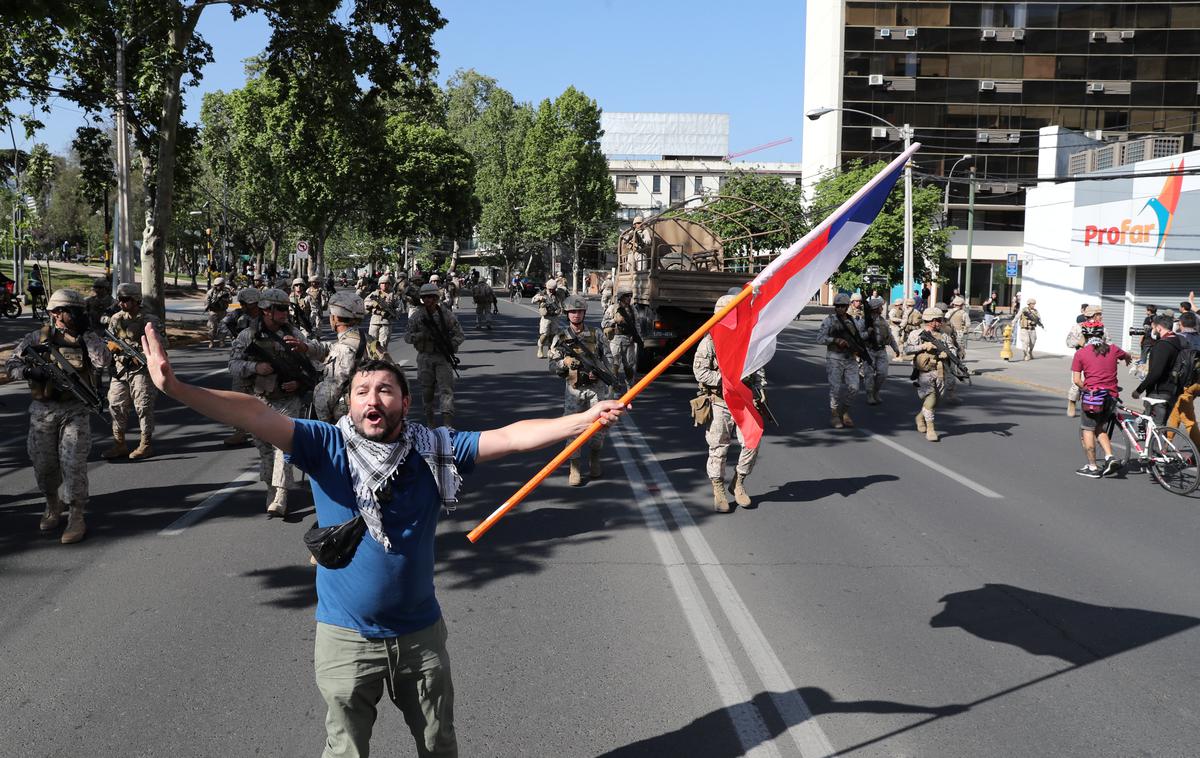 Protesti v Čilu | Od začetka protestov so v Čilu našteli že najmanj sedem smrtnih žrtev. | Foto Reuters