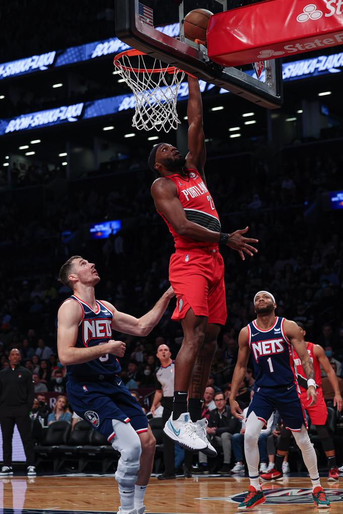 Goran Dragić je z Brooklynom prišel do zmage nad Portlandom težje od pričakovanega. | Foto: Reuters