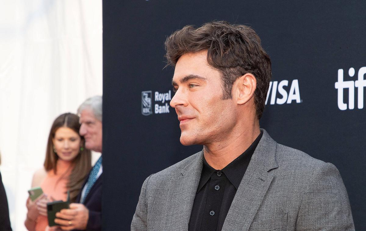 Zac Efron | Efron je preboj doživel z vlogo mladega košarkarskega zvezdnika Troya Boltona v televizijskem muzikalu Srednješolski muzikal (2006). | Foto Guliverimage