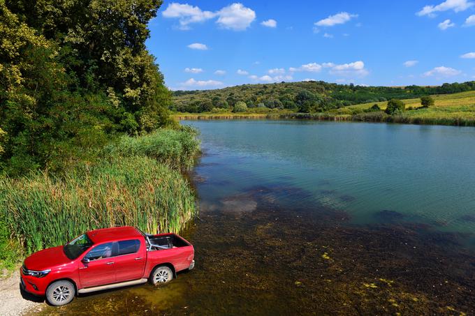 Kjer je volja, tam je pot, pravi pregovor in na Fruški gori se to jasno kaže. Vračajo se živali, krepi se botanična raznovrstnost in ljudje - domačini in vedno več turistov - uživajo v naravi, predvsem s kolesom in peš ter po dogovoru tudi z avtomobilom ali motorjem. | Foto: Toyota