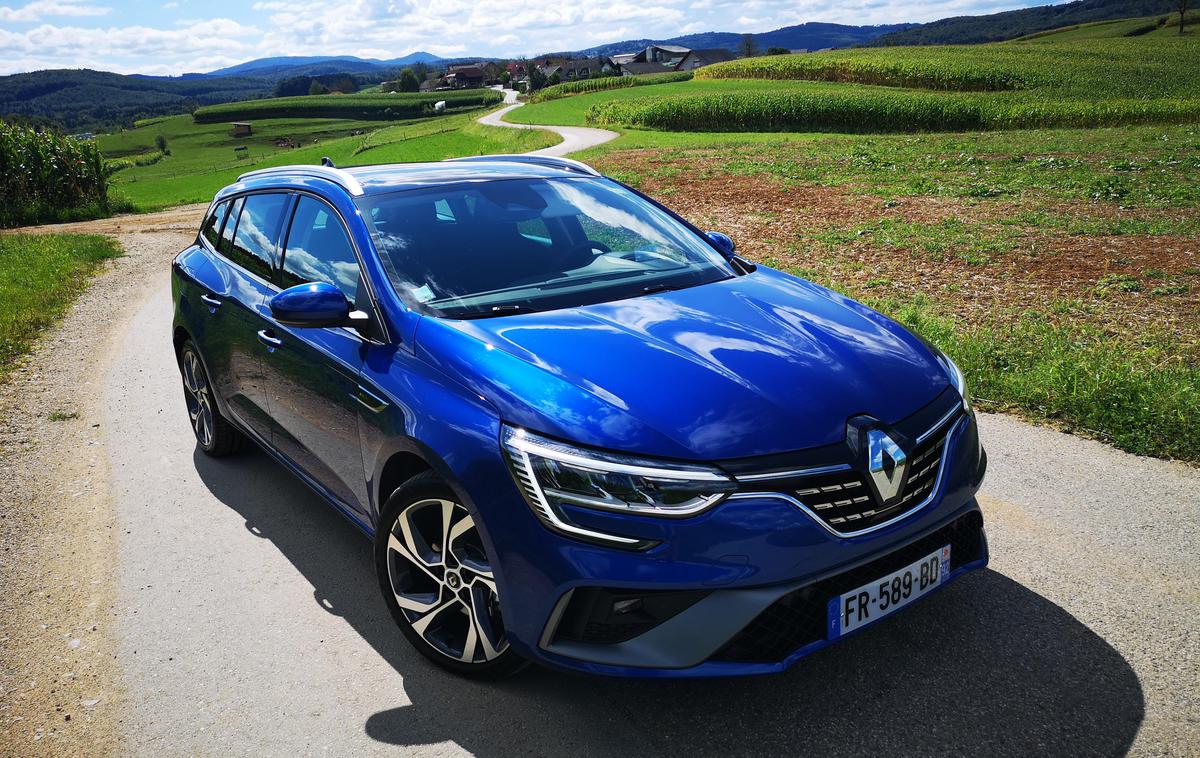 Renault megane | Prenovljeni renault megane grandtour, ki je med drugim že v serijski opremi dobil žaromete LED. | Foto Gregor Pavšič