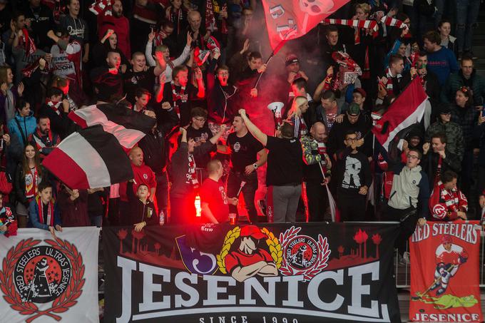 Red Steelers Ultras so pomemben del navijaške podpore Hokejskemu klubu Jesenice. | Foto: Vid Ponikvar