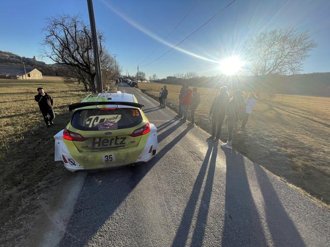 Vmesne etape so ponekod tudi dobra priložnost, da obiskovalci avtomobile vidijo čisto od blizu. | Foto: Gregor Pavšič